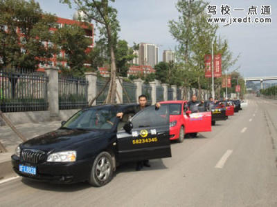萬州廣路汽車陪駕服務(wù)與重慶汽車陪練指南 駕校一點通后的上路必修課